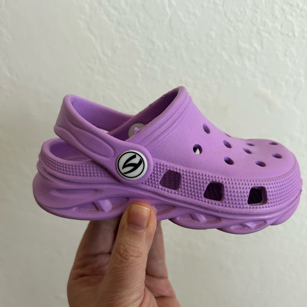 CROCS Purple clogs with strap toddler size 5